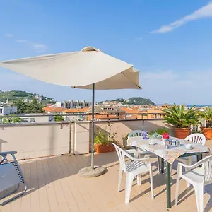 124-casa-con-terrazza-15-minuti-a-piedi-dal-mare.hotelitalianriviera.com/