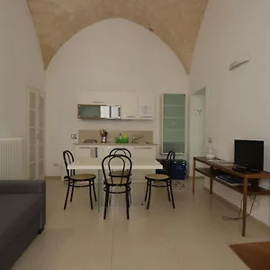 quinto-ennio-apartment.lecce-hotels.com/